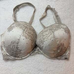 Victoria's Secret Very Sexy Push-Up Bra Size 36DD